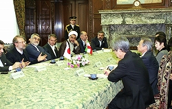 アリー・ラリジャニ・イラン・イスラム共和国国会議長一行の参議院訪問（平成22年2月24日）の写真　クリックすると拡大写真がご覧いただけます