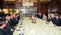 ノロドム･シハモニ・カンボジア王国国王陛下一行の参議院訪問（平成22年5月18日）の写真　クリックすると拡大写真がご覧いただけます
