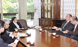 アブドゥルラフマン・ビルギチ次期駐日トルコ共和国特命全権大使の参議院訪問（平成23年5月19日）の写真　クリックすると拡大写真がご覧いただけます