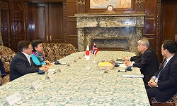 ピグンゲーオ・グライルーク・タイ王国上院外務委員長の参議院訪問（平成23年9月15日）の写真　クリックすると拡大写真がご覧いただけます