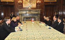 スラビツァ・ジューキッチ・デヤノビッチ・セルビア共和国議会議長一行の参議院訪問（平成23年11月28日）の写真　クリックすると拡大写真がご覧いただけます