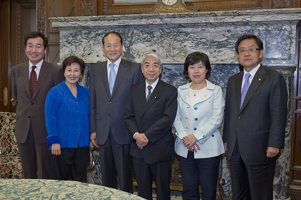 李相得大韓民国韓日議員連盟会長一行の参議院訪問（平成23年5月25日）の写真　クリックすると元ファイルに戻ります