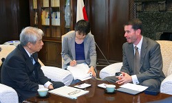 ミゲル・フラスキーリョ・ポルトガル日本友好議員連盟会長の参議院訪問（平成24年9月26日）の写真　クリックすると拡大写真がご覧いただけます