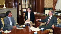 アドリアノ・ド・ナシメント・東ティモール・日本友好議員連盟会長一行の参議院訪問（平成21年12月15日）の写真　クリックすると拡大写真がご覧いただけます
