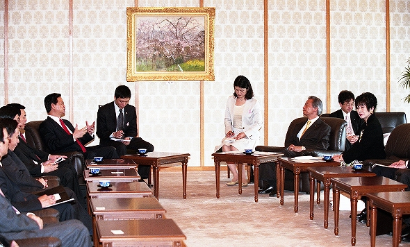 グエン・タン・ズン・ベトナム社会主義共和国首相一行の参議院訪問（平成21年5月22日）の写真　クリックすると元ファイルに戻ります