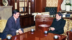 レンツェンドー・ジグジッド駐日モンゴル国特命全権大使の参議院訪問（平成22年11月30日）の写真　クリックすると拡大写真がご覧いただけます