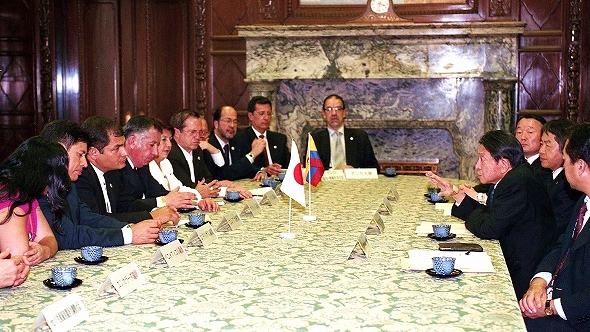 ラファエル・ビセンテ・コレア・デルガド・エクアドル共和国大統領一行の参議院訪問（平成22年9月6日）の写真　クリックすると元ファイルに戻ります