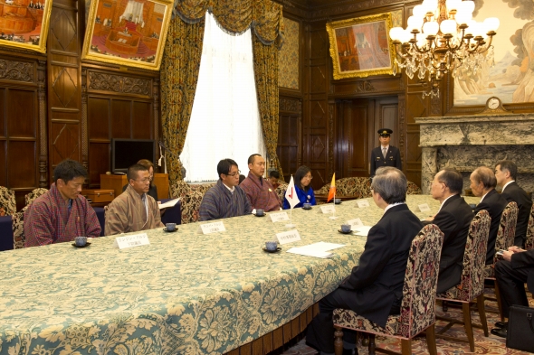 ソナム・キンガ・ブータン王国上院議長一行の参議院訪問（平成26年2月27日）の写真　クリックすると元ファイルに戻ります