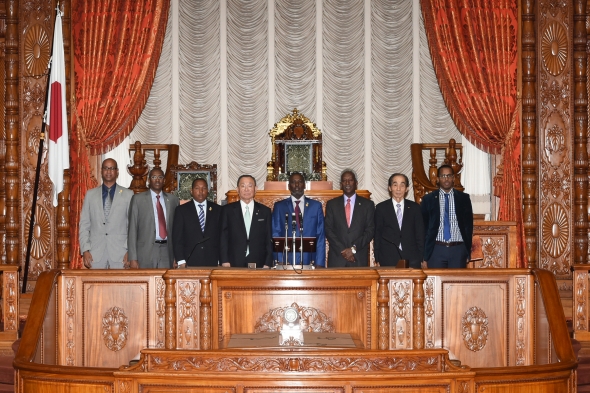 モハメド・アリ・フメド・ジブチ共和国国民議会議長一行の参議院訪問（平成27年5月26日）の写真　クリックすると元ファイルに戻ります