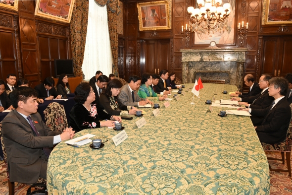 ベトナム社会主義共和国国会副議長の参議院訪問（平成27年8月26日）の写真　クリックすると元ファイルに戻ります