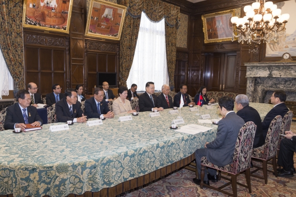 ティウ・ボンノル・カンボジア王国上院カンボジア日本友好議員連盟会長一行の参議院訪問（平成28年12月21日）の写真　クリックすると元ファイルに戻ります