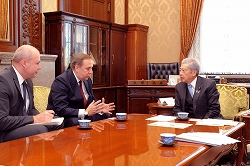 ルスラン・イエシン駐日ベラルーシ共和国特命全権大使の参議院訪問（平成30年11月15日）の写真　クリックすると拡大写真がご覧いただけます