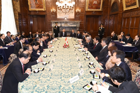 李克強・中華人民共和国国務院総理一行の参議院訪問（平成30年5月10日）の写真　クリックすると元ファイルに戻ります