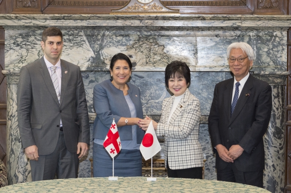 サロメ・ズラビシヴィリ・ジョージア大統領一行の参議院訪問（令和元年10月23日）の写真　クリックすると元ファイルに戻ります