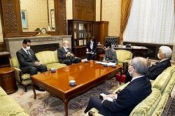 ターヘル・マスリーヨルダン元首相の参議院訪問（令和2年11月12日）の写真　クリックすると拡大写真がご覧いただけます