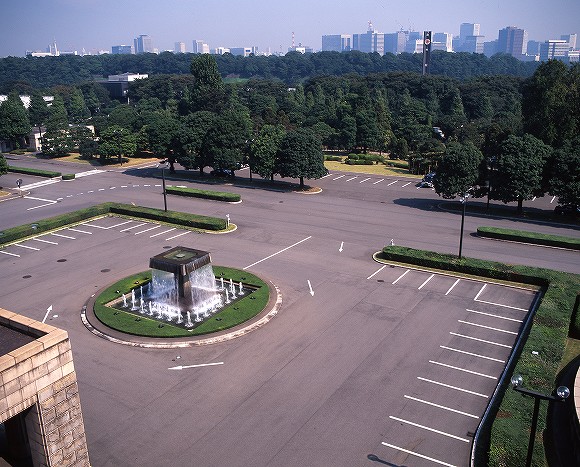 前庭遊歩道と噴泉