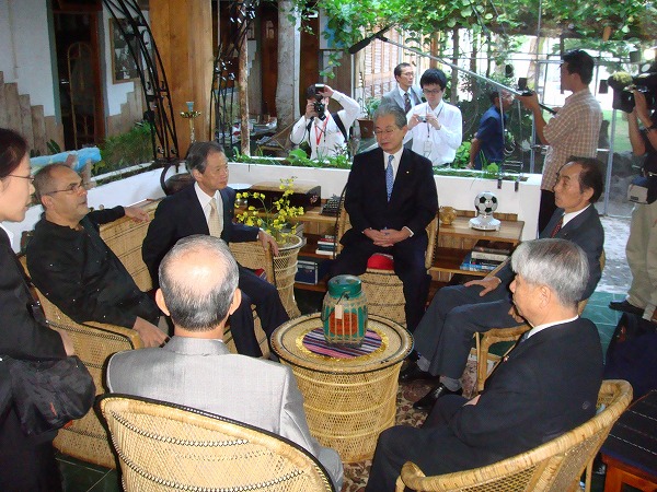 ホルタ東ティモール大統領との会談（平成20年6月25日～7月4日）の写真　クリックすると拡大写真がご覧いただけます