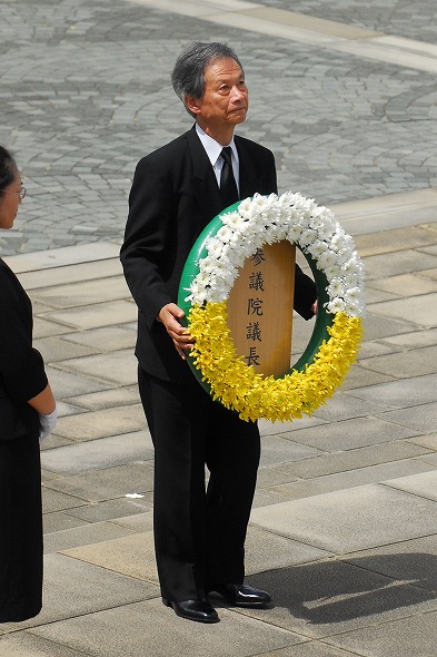 長崎原爆犠牲者慰霊平和祈念式典に参議院議長が出席（平成21年8月9日）の写真　クリックすると拡大写真がご覧いただけます