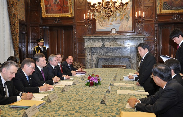 ウクライナ共和国大統領一行参議院訪問の写真（平成23年1月18日）その１　クリックすると拡大写真がご覧いただけます