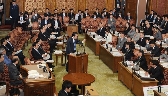 予算委員会「東日本大震災」集中審議（平成23年4月18日）の写真　クリックすると拡大写真がご覧いただけます