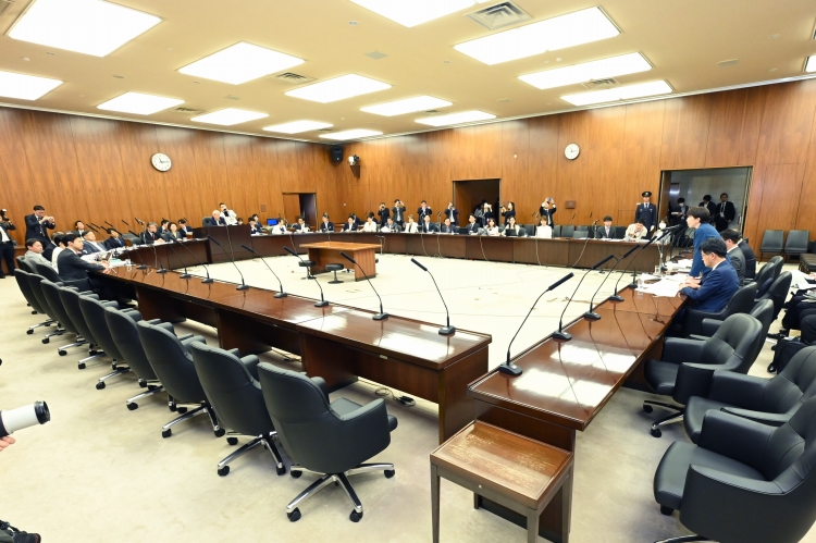 参議院厚生労働委員会　健康保険法案の質疑、採決（令和8年5月28日）の写真