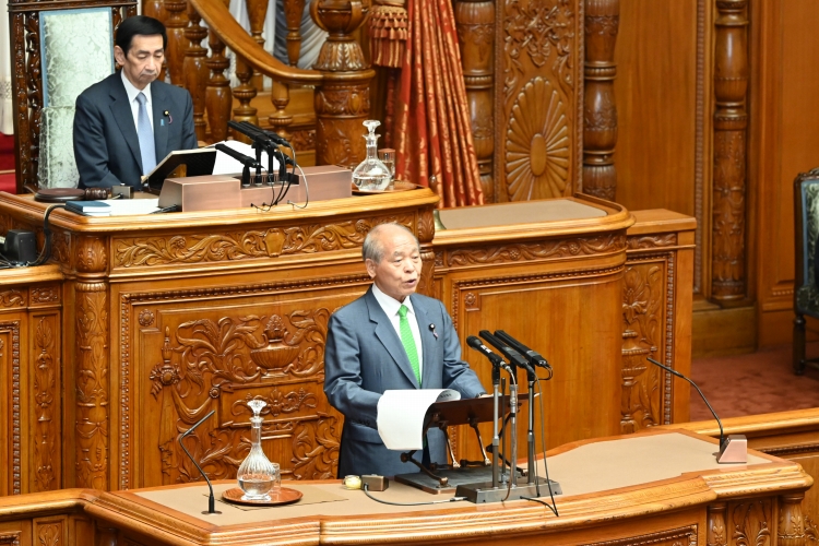 国際問題に関する調査会　中間報告（令和8年7月10日）の写真