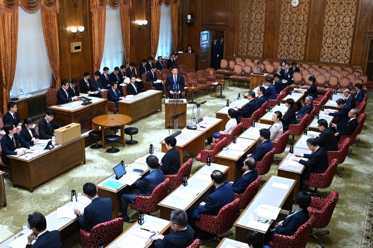 参議院皇室典範等の一部を改正する法律案特別委員会　皇室典範改正法案の質疑（令和8年7月15日）の写真