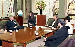 リュボミル・トドロフ・ブルガリア共和国次期駐日大使の参議院訪問（平成21年11月24日）の写真　クリックすると拡大写真がご覧いただけます
