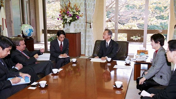 アントニオ・グテーレス・国際連合難民高等弁務官（ＵＮＨＣＲ）の参議院訪問（平成21年11月20日）の写真　クリックすると元ファイルに戻ります