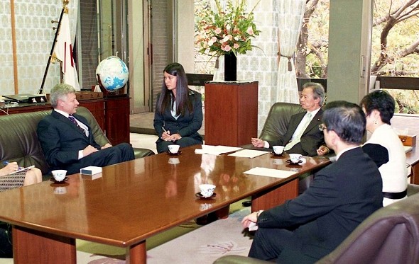 リュボミル・トドロフ・ブルガリア共和国次期駐日大使の参議院訪問（平成21年11月24日）の写真　クリックすると元ファイルに戻ります