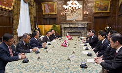 アブ・ザハル・ウジャン・マレーシア上院議長一行の参議院訪問（平成24年2月6日）の写真　クリックすると拡大写真がご覧いただけます