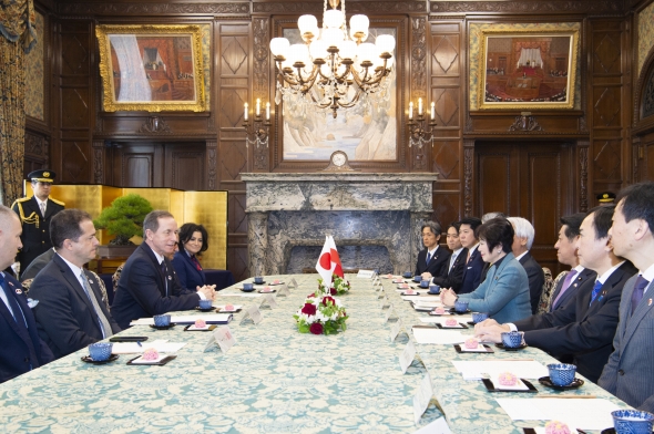 トーマシュ・グロツキ・ポーランド共和国上院議長一行の参議院訪問（令和2年2月19日）の写真　クリックすると元ファイルに戻ります