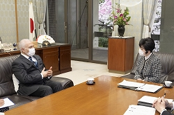 ハイメ・バルベリス駐日エクアドル共和国特命全権大使の参議院訪問（令和4年3月30日）の写真　クリックすると拡大写真がご覧いただけます