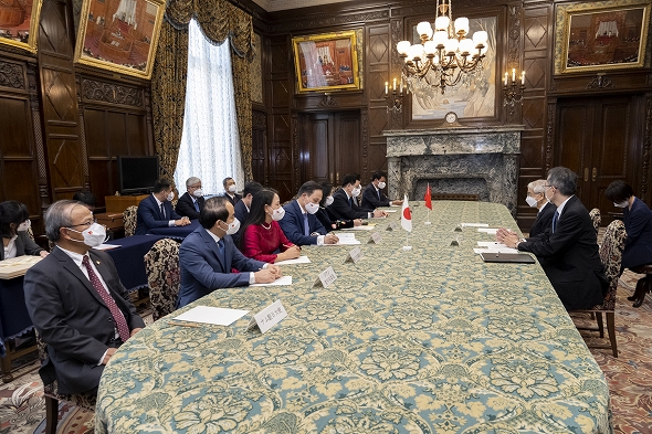 チュオン・ティ・マイ・ベトナム社会主義共和国越日友好議員連盟会長一行の参議院訪問（令和4年9月12日）の写真　クリックすると元ファイルに戻ります