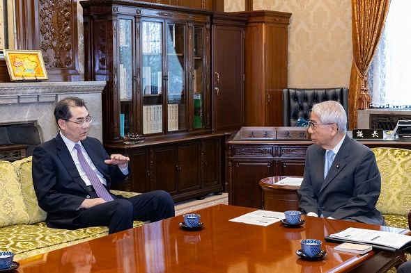 呉江浩・駐日中華人民共和国特命全権大使の参議院訪問（令和5年7月5日）の写真　クリックすると元ファイルに戻ります