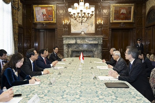 ファム・ミン・チン・ベトナム社会主義共和国首相一行の参議院訪問（令和5年12月19日）の写真　クリックすると元ファイルに戻ります
