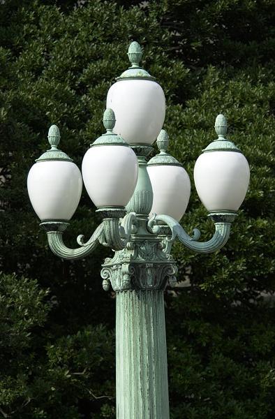 前庭の電灯