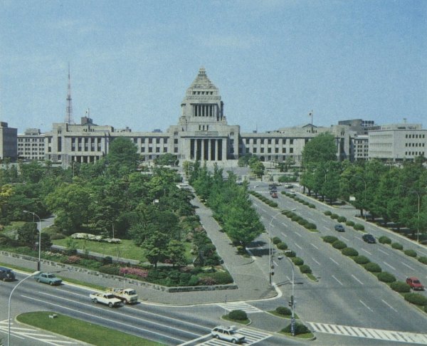 昭和５０年頃の議事堂遠景（１９７５年）