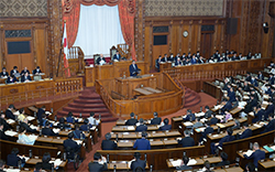 本会議風景