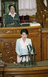 経済・産業・雇用に関する調査会中間報告(平成18年6月2日)の写真 クリックすると拡大写真がご覧いただけます