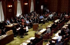 決算委員会、平成16年度決算を議決(平成18年6月9日)の写真 クリックすると拡大写真がご覧いただけます
