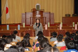 参議院特別体験プログラム参加20万人達成(平成19年1月11日)の写真 その1 クリックすると拡大写真がご覧いただけます
