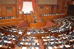 税制改正関連法案等の本会議趣旨説明(平成21年3月18日)の写真 クリックすると拡大写真がご覧いただけます
