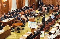 消費者問題特別委員会質疑(平成21年5月28日)の写真 クリックすると拡大写真がご覧いただけます
