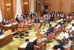 決算委員会全般質疑(平成21年6月22日)の写真 クリックすると拡大写真がご覧いただけます