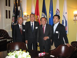 イノウエ米上院議員との会談(ワシントン)(平成21年10月8~16日)の写真 クリックすると拡大写真がご覧いただけます