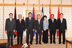 メコン地域5か国首脳の参議院議長訪問(平成21年11月6日)の写真 クリックすると拡大写真がご覧いただけます