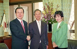 次期駐日中華人民共和国大使参議院訪問(平成22年3月5日)の写真 クリックすると拡大写真がご覧いただけます