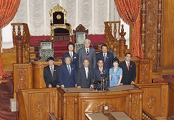 ラオス人民民主共和国国民議会議長一行参議院訪問(平成22年5月24日)の写真その2 クリックすると拡大写真がご覧いただけます