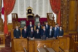 ウズベキスタン共和国最高会議上院議長一行参議院訪問(平成22年12月13日)の写真その2 クリックすると拡大写真がご覧いただけます